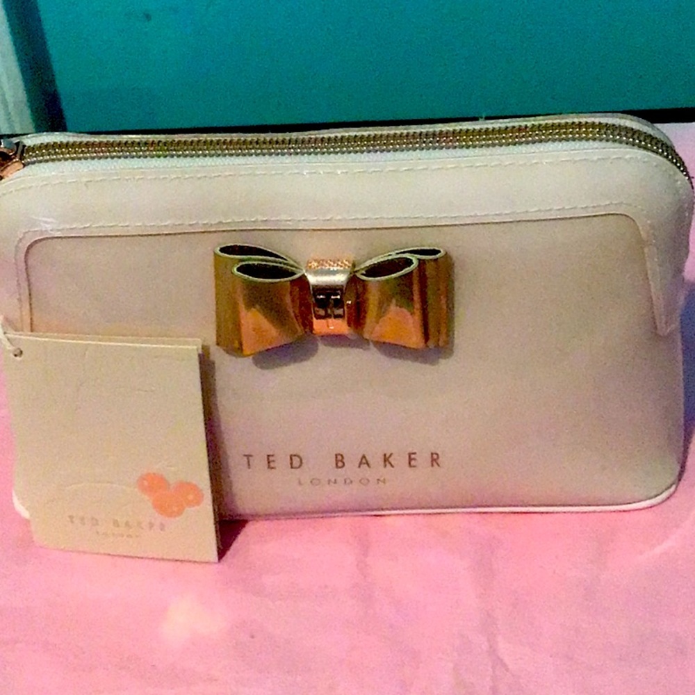 Final sale price❗️NWT Ted Baker shiny cosmetic case baby pink